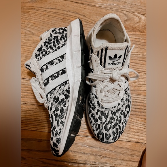 Adidas- Swift Run - Picture 2 of 3